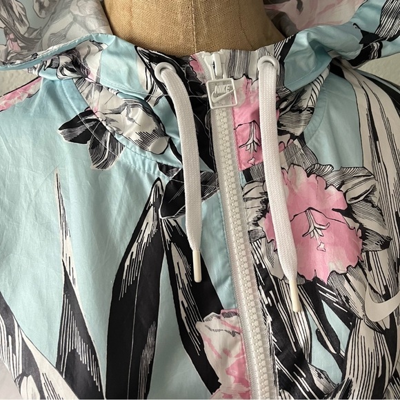 NIKE sz M HYPER FEMME White Cropped Windrunner Floral Print Windbreaker - Picture 15 of 15